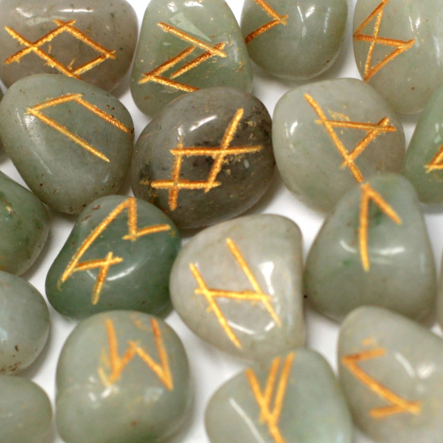 Set de pierres runiques dans un étui - Aventurine verte