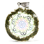 Pendentif en orgonite - Mandala de pierres vertes