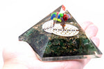 Pyramide en orgonite - acéturine verte et fleur de vie - 70 mm