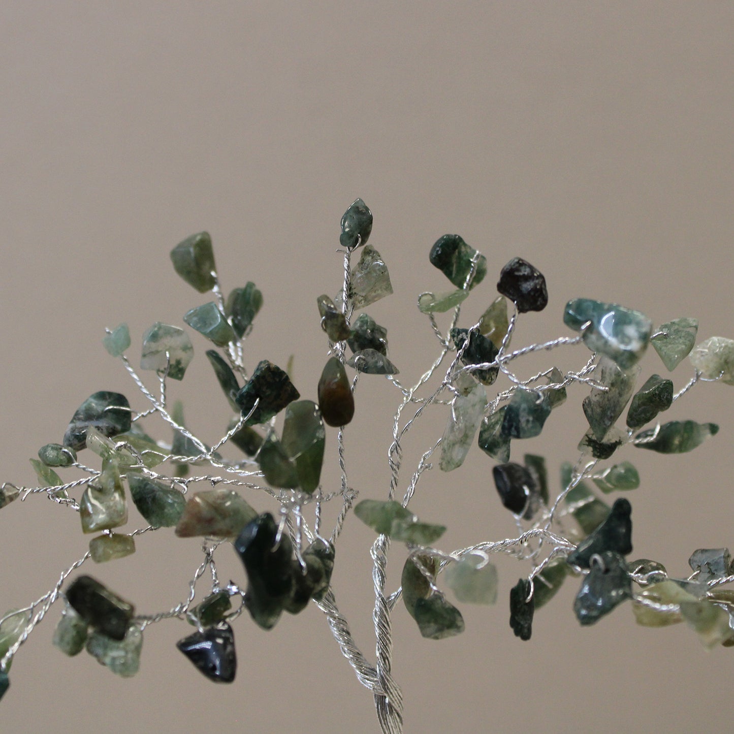 Arbre en pierre avec base en organite - 80 pierres - Moss Agate