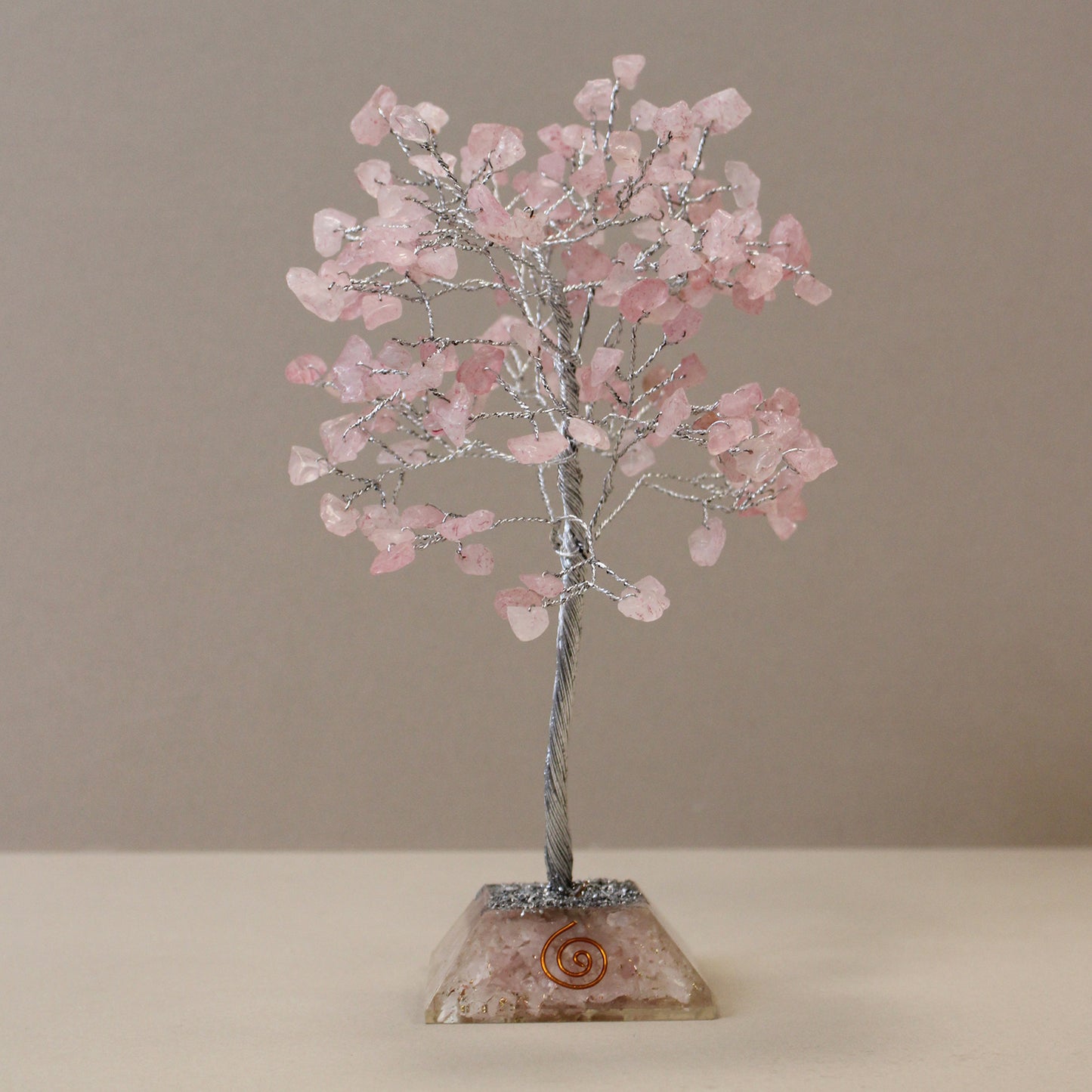 Arbre aux pierres précieuses avec base d'organite - 160 pierres - Quartz rose