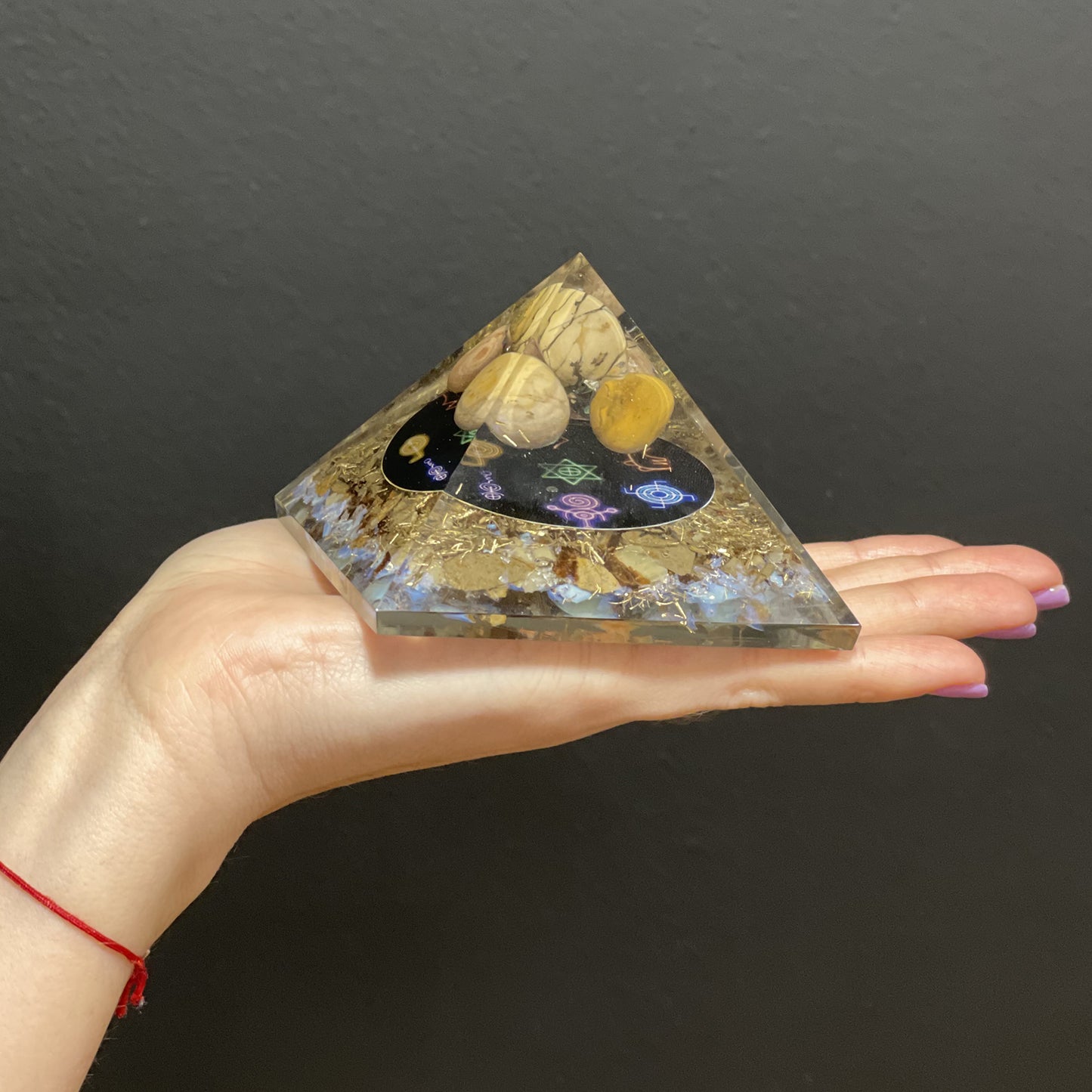 Pyramide d'Orgonite - Midnight Reiki - 70mm