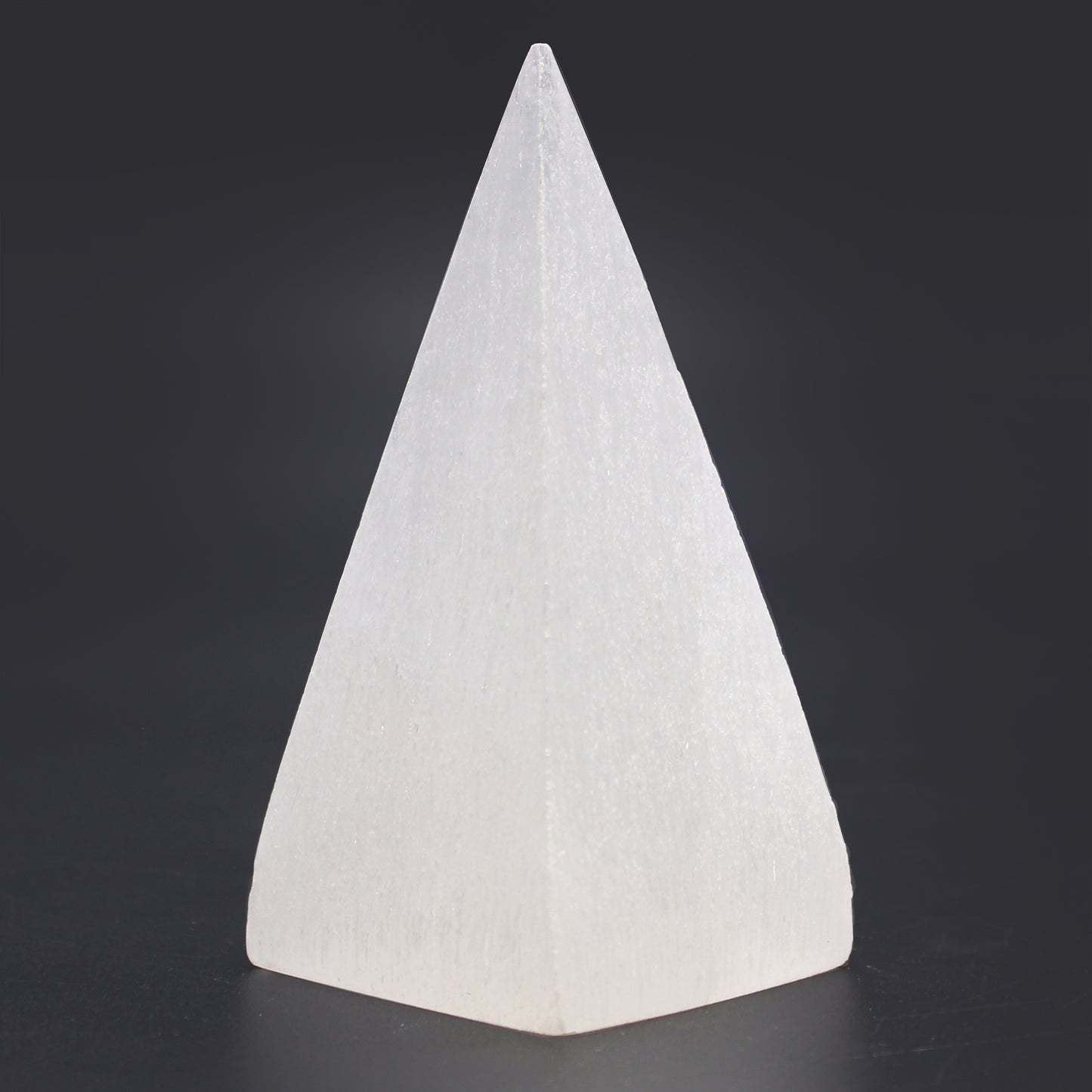 Pyramide en sélénite - 10 cm