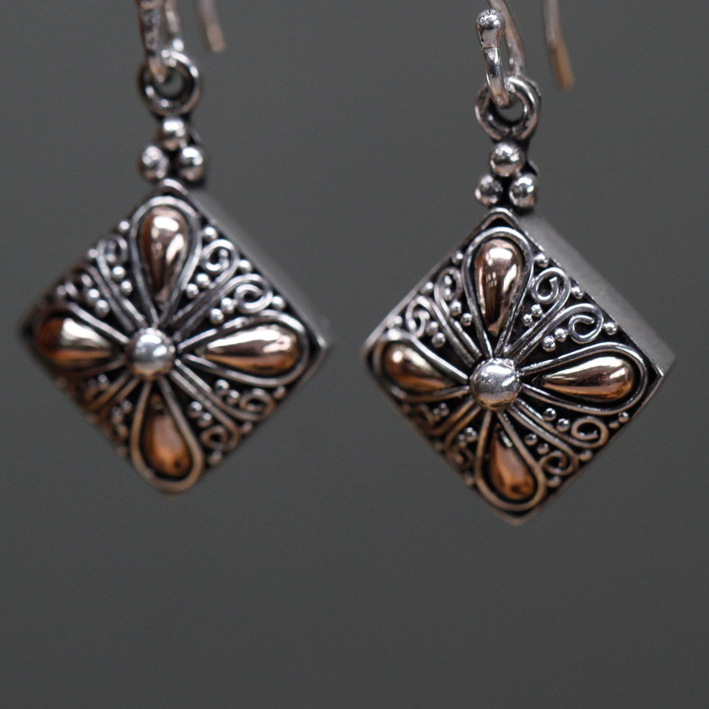 Boucles d'oreilles en argent et or - goutte carrée